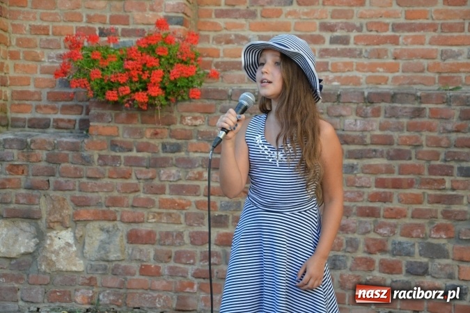 Zdjęcie w galerii na portalu naszraciborz.pl: Jontek i przyjaciele, czyli spotkanie muzyczne w ramach cyklu Piosenki na Zamku czar... wiadomości z regionu