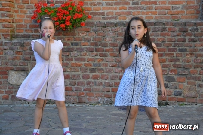 Zdjęcie w galerii na portalu naszraciborz.pl: Jontek i przyjaciele, czyli spotkanie muzyczne w ramach cyklu Piosenki na Zamku czar... wiadomości z regionu