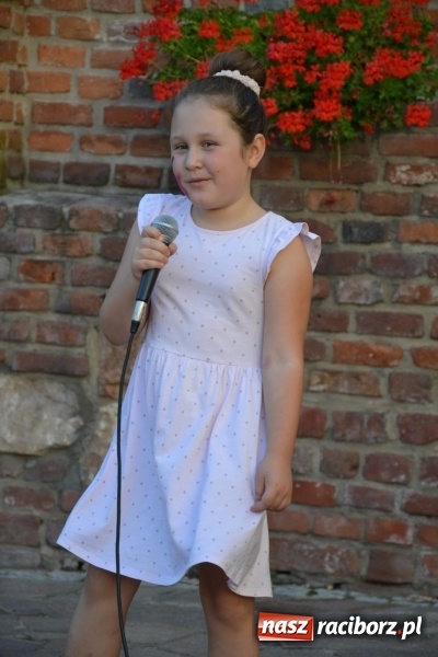 Zdjęcie w galerii na portalu naszraciborz.pl: Jontek i przyjaciele, czyli spotkanie muzyczne w ramach cyklu Piosenki na Zamku czar... wiadomości z regionu