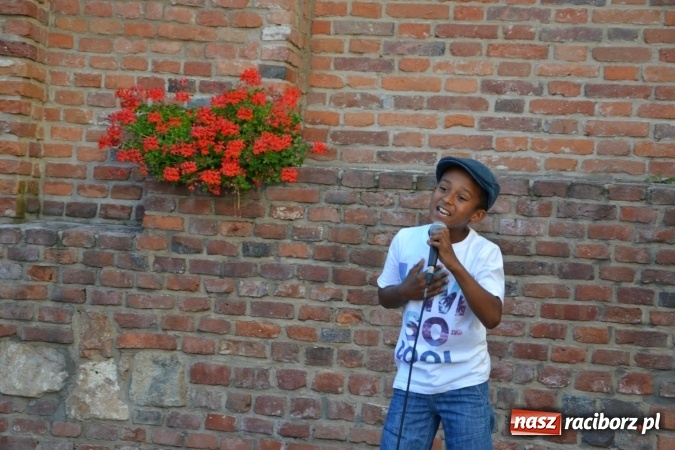 Zdjęcie w galerii na portalu naszraciborz.pl: Jontek i przyjaciele, czyli spotkanie muzyczne w ramach cyklu Piosenki na Zamku czar... wiadomości z regionu