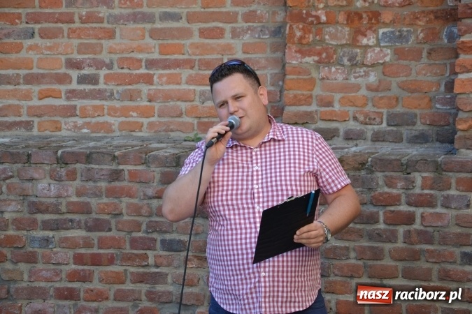 Zdjęcie w galerii na portalu naszraciborz.pl: Jontek i przyjaciele, czyli spotkanie muzyczne w ramach cyklu Piosenki na Zamku czar... wiadomości z regionu