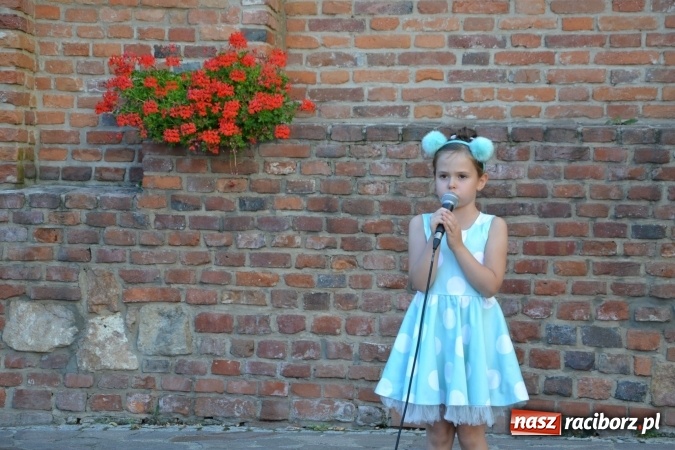 Zdjęcie w galerii na portalu naszraciborz.pl: Jontek i przyjaciele, czyli spotkanie muzyczne w ramach cyklu Piosenki na Zamku czar... wiadomości z regionu