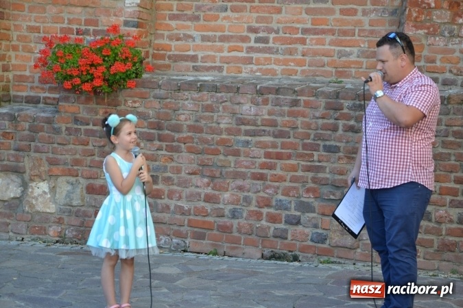 Zdjęcie w galerii na portalu naszraciborz.pl: Jontek i przyjaciele, czyli spotkanie muzyczne w ramach cyklu Piosenki na Zamku czar... wiadomości z regionu