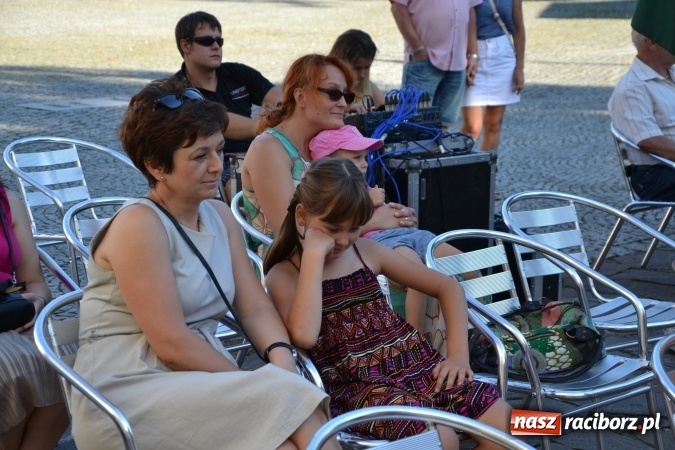 Zdjęcie w galerii na portalu naszraciborz.pl: Jontek i przyjaciele, czyli spotkanie muzyczne w ramach cyklu Piosenki na Zamku czar... wiadomości z regionu