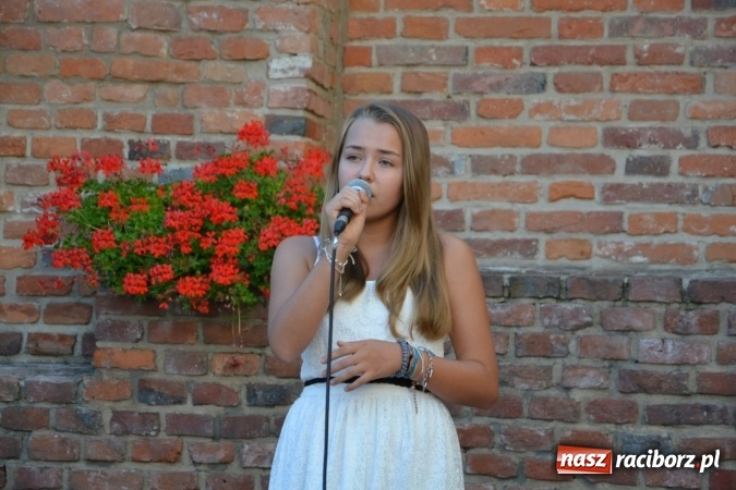 Zdjęcie w galerii na portalu naszraciborz.pl: Jontek i przyjaciele, czyli spotkanie muzyczne w ramach cyklu Piosenki na Zamku czar... wiadomości z regionu