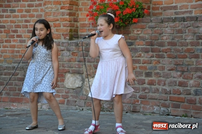 Zdjęcie w galerii na portalu naszraciborz.pl: Jontek i przyjaciele, czyli spotkanie muzyczne w ramach cyklu Piosenki na Zamku czar... wiadomości z regionu