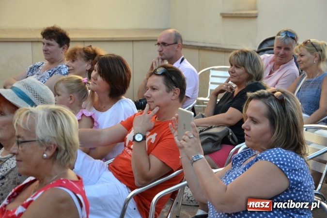 Zdjęcie w galerii na portalu naszraciborz.pl: Jontek i przyjaciele, czyli spotkanie muzyczne w ramach cyklu Piosenki na Zamku czar... wiadomości z regionu