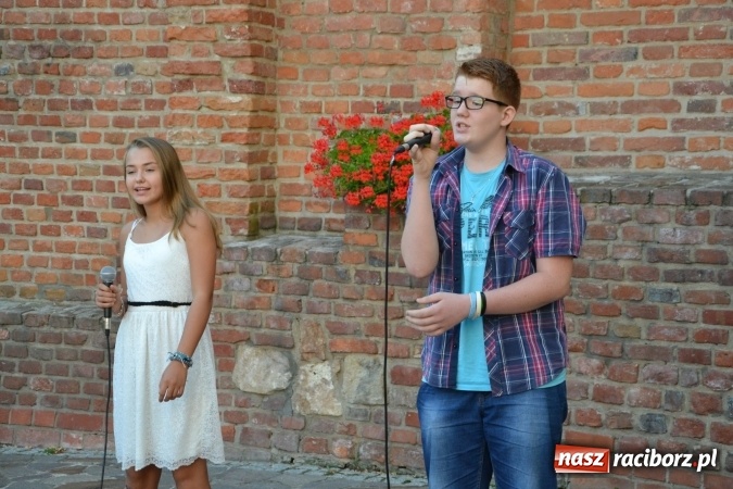 Zdjęcie w galerii na portalu naszraciborz.pl: Jontek i przyjaciele, czyli spotkanie muzyczne w ramach cyklu Piosenki na Zamku czar... wiadomości z regionu