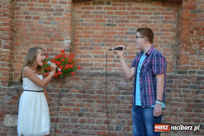 Zdjęcie w galerii na portalu naszraciborz.pl: Jontek i przyjaciele, czyli spotkanie muzyczne w ramach cyklu Piosenki na Zamku czar... wiadomości z regionu