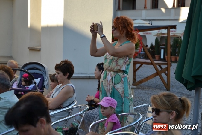 Zdjęcie w galerii na portalu naszraciborz.pl: Jontek i przyjaciele, czyli spotkanie muzyczne w ramach cyklu Piosenki na Zamku czar... wiadomości z regionu