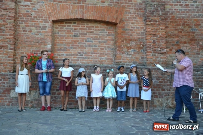 Zdjęcie w galerii na portalu naszraciborz.pl: Jontek i przyjaciele, czyli spotkanie muzyczne w ramach cyklu Piosenki na Zamku czar... wiadomości z regionu