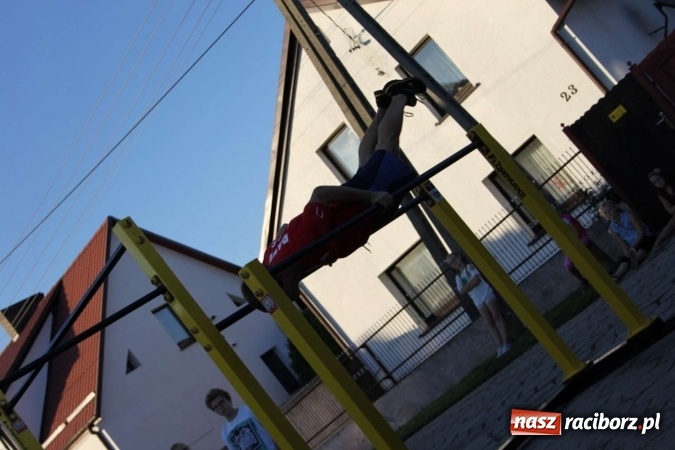 Zdjęcie w galerii na portalu naszraciborz.pl: Street workout atrakcją pierwszego dnia festynu w Wojnowicach wiadomości z regionu