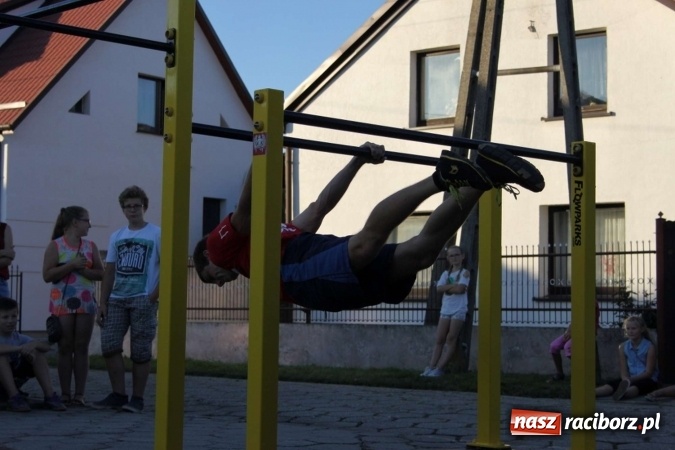 Zdjęcie w galerii na portalu naszraciborz.pl: Street workout atrakcją pierwszego dnia festynu w Wojnowicach wiadomości z regionu