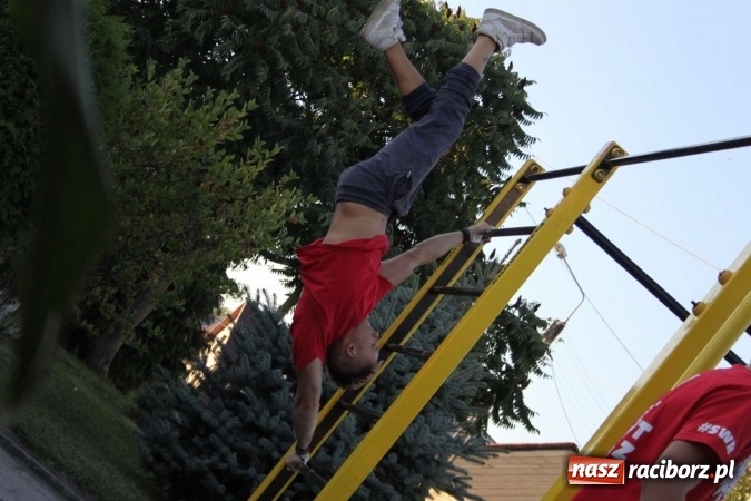 Zdjęcie w galerii na portalu naszraciborz.pl: Street workout atrakcją pierwszego dnia festynu w Wojnowicach wiadomości z regionu