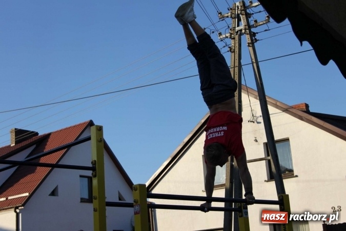 Zdjęcie w galerii na portalu naszraciborz.pl: Street workout atrakcją pierwszego dnia festynu w Wojnowicach wiadomości z regionu
