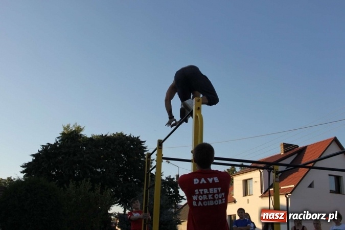 Zdjęcie w galerii na portalu naszraciborz.pl: Street workout atrakcją pierwszego dnia festynu w Wojnowicach wiadomości z regionu