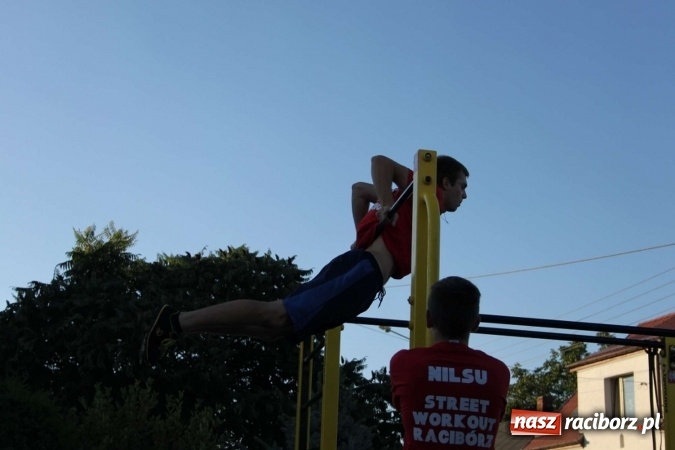 Zdjęcie w galerii na portalu naszraciborz.pl: Street workout atrakcją pierwszego dnia festynu w Wojnowicach wiadomości z regionu