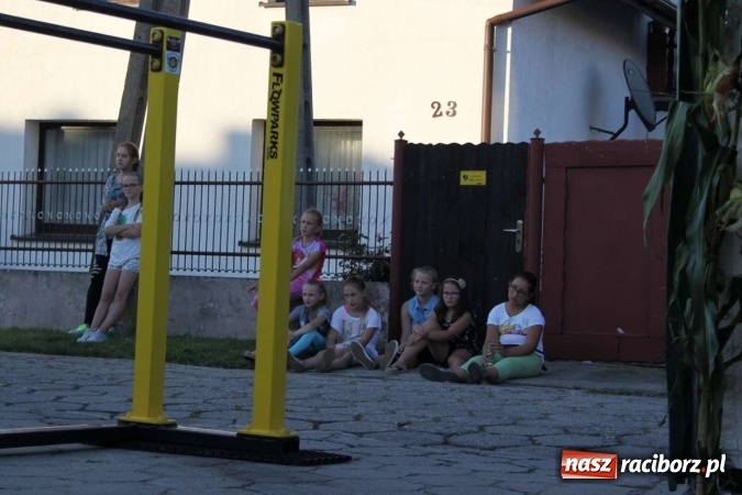 Zdjęcie w galerii na portalu naszraciborz.pl: Street workout atrakcją pierwszego dnia festynu w Wojnowicach wiadomości z regionu