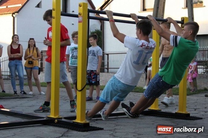 Zdjęcie w galerii na portalu naszraciborz.pl: Street workout atrakcją pierwszego dnia festynu w Wojnowicach wiadomości z regionu