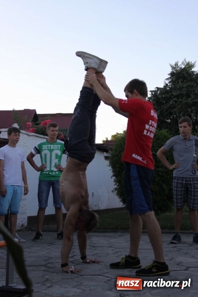 Zdjęcie w galerii na portalu naszraciborz.pl: Street workout atrakcją pierwszego dnia festynu w Wojnowicach wiadomości z regionu