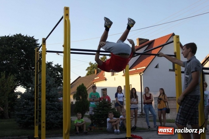 Zdjęcie w galerii na portalu naszraciborz.pl: Street workout atrakcją pierwszego dnia festynu w Wojnowicach wiadomości z regionu