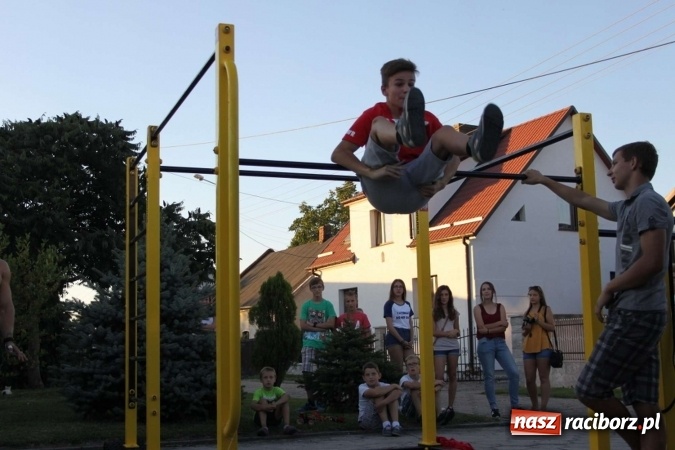 Zdjęcie w galerii na portalu naszraciborz.pl: Street workout atrakcją pierwszego dnia festynu w Wojnowicach wiadomości z regionu