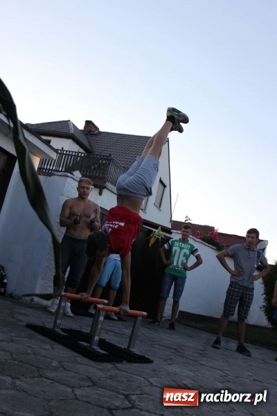 Zdjęcie w galerii na portalu naszraciborz.pl: Street workout atrakcją pierwszego dnia festynu w Wojnowicach wiadomości z regionu