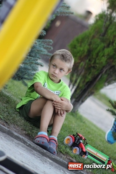 Zdjęcie w galerii na portalu naszraciborz.pl: Street workout atrakcją pierwszego dnia festynu w Wojnowicach wiadomości z regionu