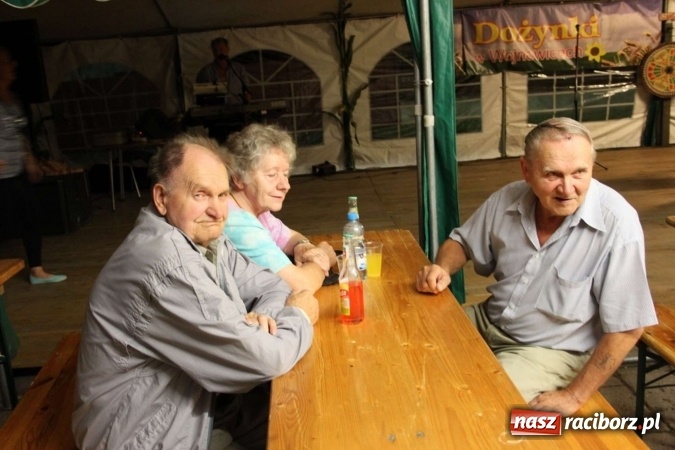 Zdjęcie w galerii na portalu naszraciborz.pl: Street workout atrakcją pierwszego dnia festynu w Wojnowicach wiadomości z regionu