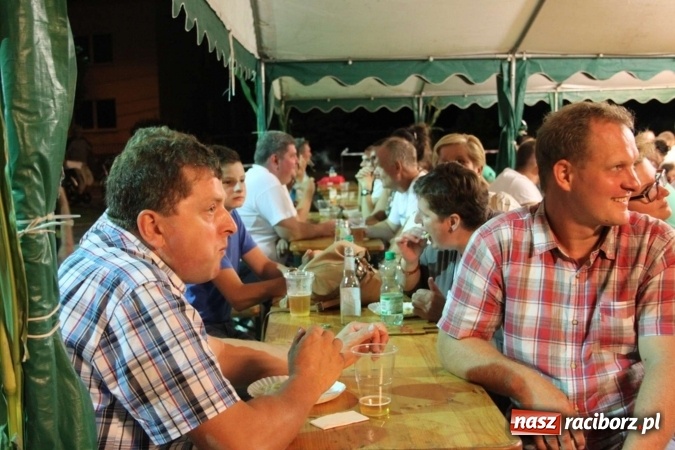 Zdjęcie w galerii na portalu naszraciborz.pl: Street workout atrakcją pierwszego dnia festynu w Wojnowicach wiadomości z regionu