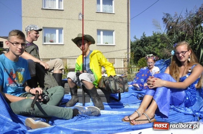 Zdjęcie w galerii na portalu naszraciborz.pl: Dożynki 2016. Z Krowiarek do Amandowa. Dożynkowy korowód jedzie aż godzinę wiadomości z regionu