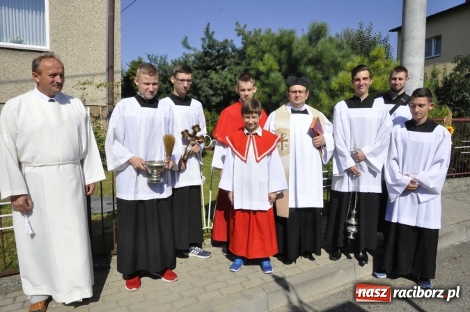 Zdjęcie w galerii na portalu naszraciborz.pl: Dożynki 2016. Z Krowiarek do Amandowa. Dożynkowy korowód jedzie aż godzinę wiadomości z regionu