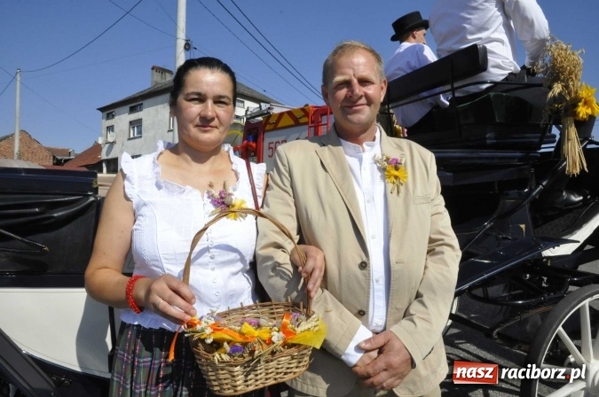 Zdjęcie w galerii na portalu naszraciborz.pl: Dożynki 2016. Z Krowiarek do Amandowa. Dożynkowy korowód jedzie aż godzinę wiadomości z regionu