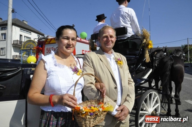 Zdjęcie w galerii na portalu naszraciborz.pl: Dożynki 2016. Z Krowiarek do Amandowa. Dożynkowy korowód jedzie aż godzinę wiadomości z regionu