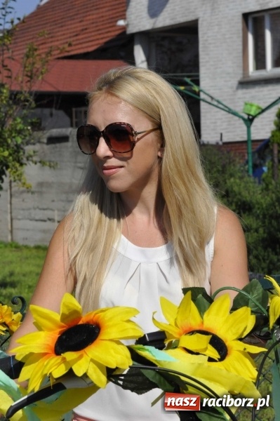 Zdjęcie w galerii na portalu naszraciborz.pl: Dożynki 2016. Z Krowiarek do Amandowa. Dożynkowy korowód jedzie aż godzinę wiadomości z regionu