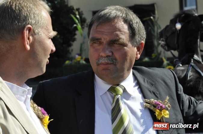 Zdjęcie w galerii na portalu naszraciborz.pl: Dożynki 2016. Z Krowiarek do Amandowa. Dożynkowy korowód jedzie aż godzinę wiadomości z regionu