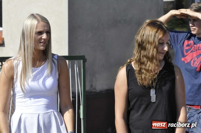 Zdjęcie w galerii na portalu naszraciborz.pl: Dożynki 2016. Z Krowiarek do Amandowa. Dożynkowy korowód jedzie aż godzinę wiadomości z regionu