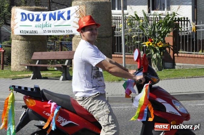 Zdjęcie w galerii na portalu naszraciborz.pl: Dożynki 2016. Z Krowiarek do Amandowa. Dożynkowy korowód jedzie aż godzinę wiadomości z regionu
