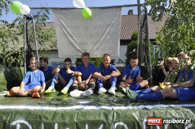 Zdjęcie w galerii na portalu naszraciborz.pl: Dożynki 2016. Z Krowiarek do Amandowa. Dożynkowy korowód jedzie aż godzinę wiadomości z regionu