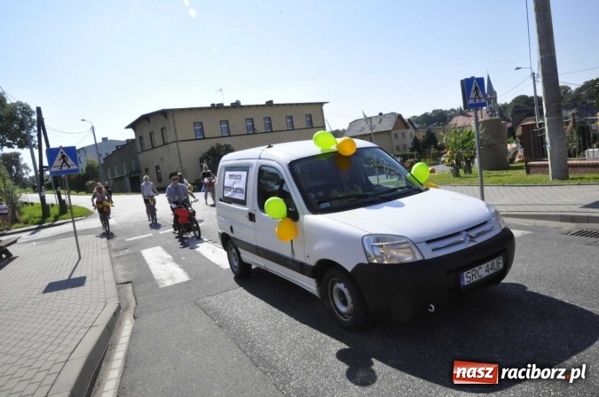Zdjęcie w galerii na portalu naszraciborz.pl: Dożynki 2016. Z Krowiarek do Amandowa. Dożynkowy korowód jedzie aż godzinę wiadomości z regionu
