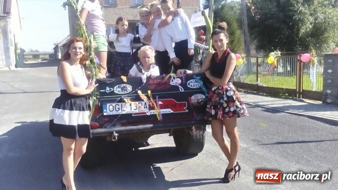 Zdjęcie w galerii na portalu naszraciborz.pl: Dożynki 2016. Z Krowiarek do Amandowa. Dożynkowy korowód jedzie aż godzinę wiadomości z regionu