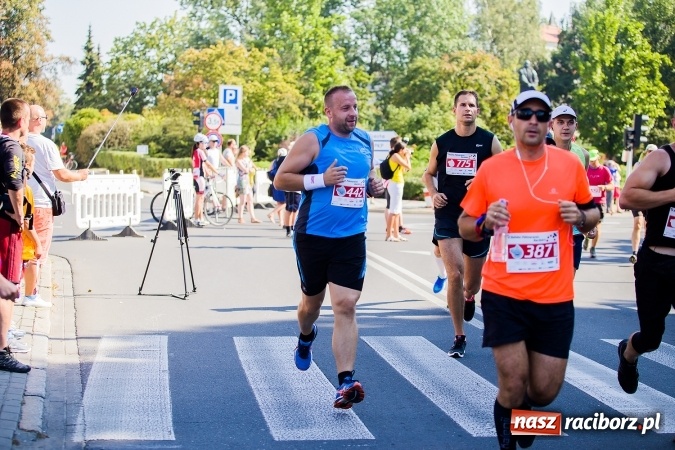 Zdjęcie w galerii na portalu naszraciborz.pl: II Rafako Półmaraton Racibórz. Trzy miejsca na podium dla Kenijczyków i rekord trasy wiadomości z regionu