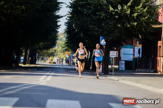 Zdjęcie w galerii na portalu naszraciborz.pl: II Rafako Półmaraton Racibórz. Trzy miejsca na podium dla Kenijczyków i rekord trasy wiadomości z regionu