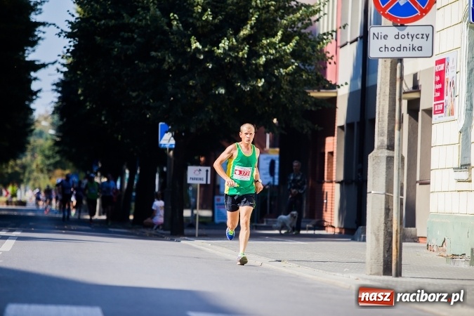 Zdjęcie w galerii na portalu naszraciborz.pl: II Rafako Półmaraton Racibórz. Trzy miejsca na podium dla Kenijczyków i rekord trasy wiadomości z regionu