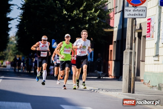 Zdjęcie w galerii na portalu naszraciborz.pl: II Rafako Półmaraton Racibórz. Trzy miejsca na podium dla Kenijczyków i rekord trasy wiadomości z regionu