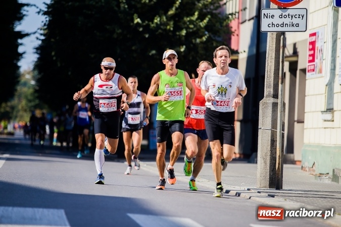 Zdjęcie w galerii na portalu naszraciborz.pl: II Rafako Półmaraton Racibórz. Trzy miejsca na podium dla Kenijczyków i rekord trasy wiadomości z regionu