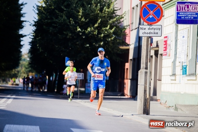 Zdjęcie w galerii na portalu naszraciborz.pl: II Rafako Półmaraton Racibórz. Trzy miejsca na podium dla Kenijczyków i rekord trasy wiadomości z regionu
