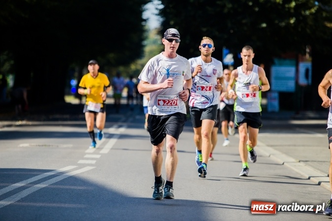 Zdjęcie w galerii na portalu naszraciborz.pl: II Rafako Półmaraton Racibórz. Trzy miejsca na podium dla Kenijczyków i rekord trasy wiadomości z regionu