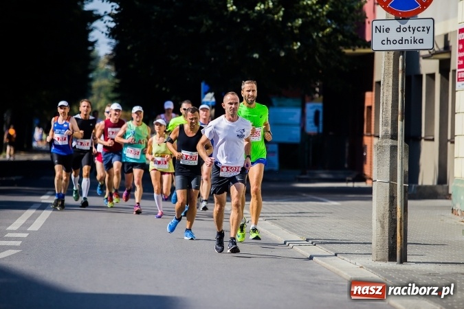 Zdjęcie w galerii na portalu naszraciborz.pl: II Rafako Półmaraton Racibórz. Trzy miejsca na podium dla Kenijczyków i rekord trasy wiadomości z regionu
