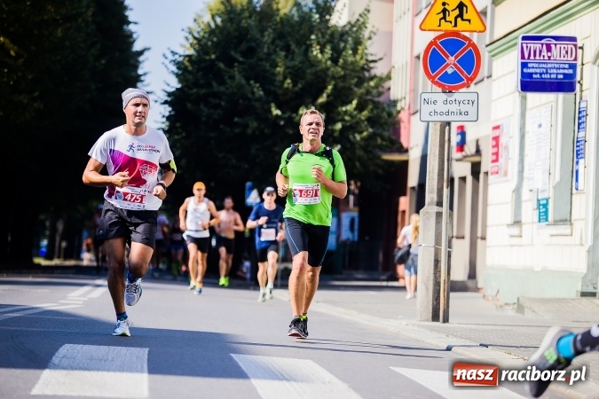 Zdjęcie w galerii na portalu naszraciborz.pl: II Rafako Półmaraton Racibórz. Trzy miejsca na podium dla Kenijczyków i rekord trasy wiadomości z regionu